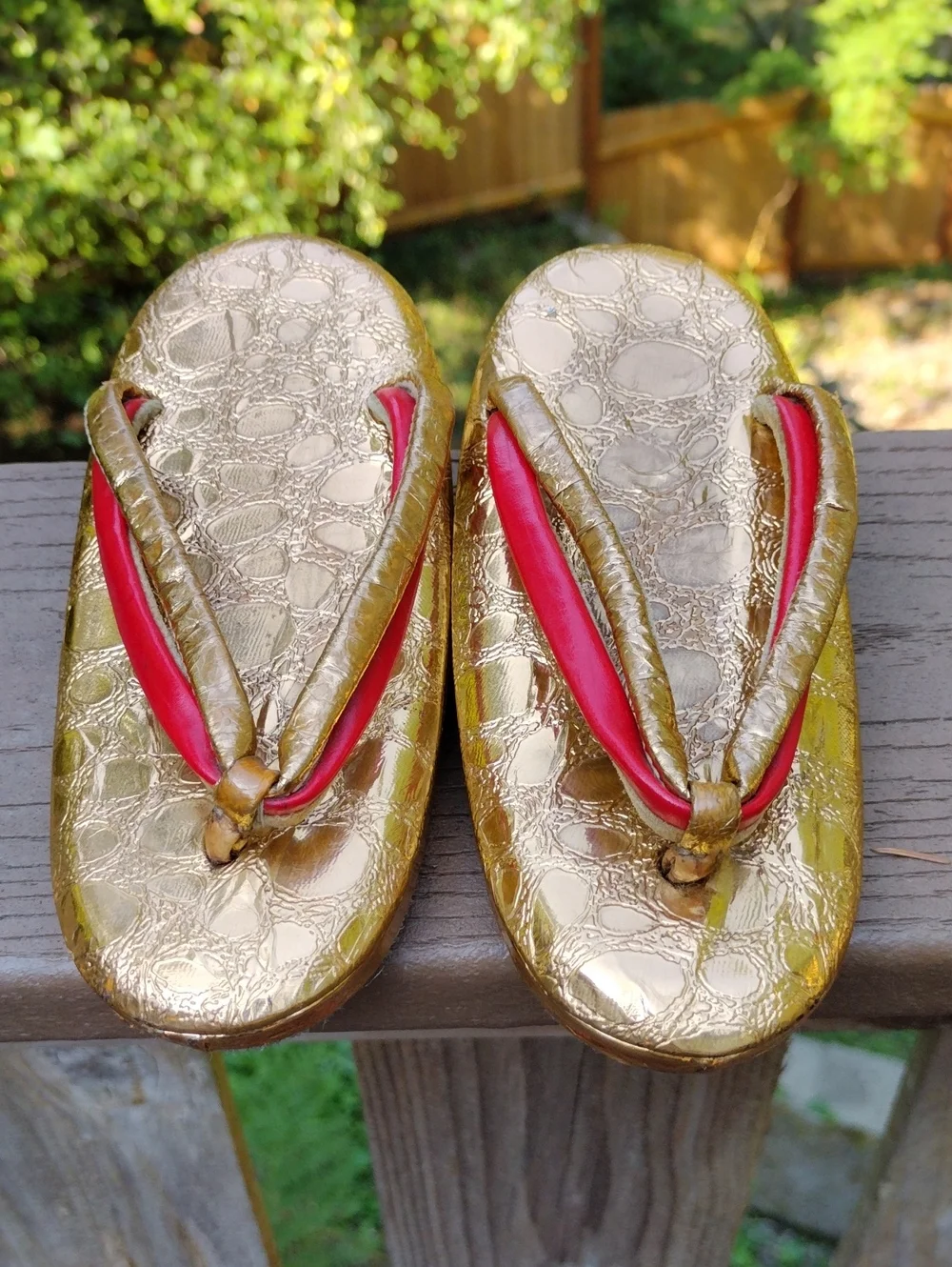 Size8-1/2-9,Little Girls,Gold and Red Authentic Japanese Flip Sandals